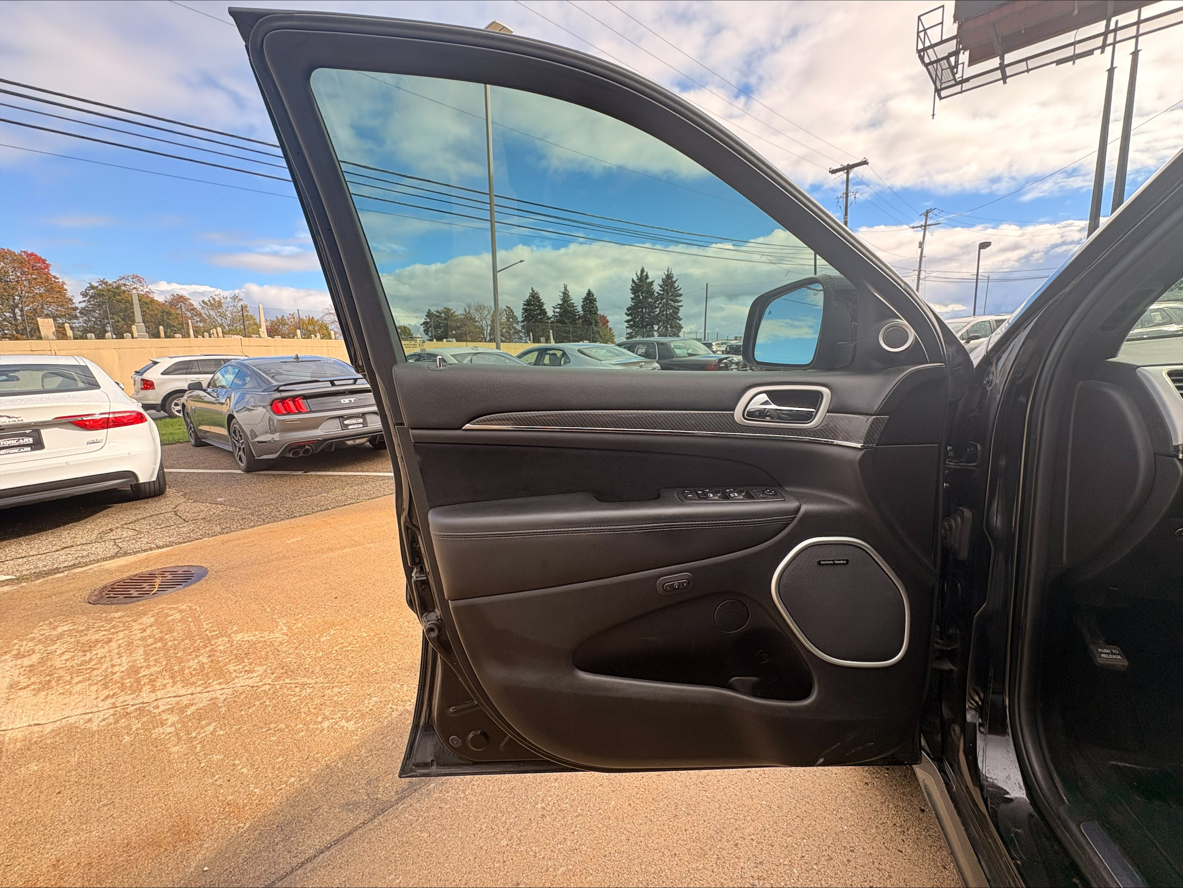 Used 2018 Jeep Grand Cherokee SRT AWD/4WD image 12