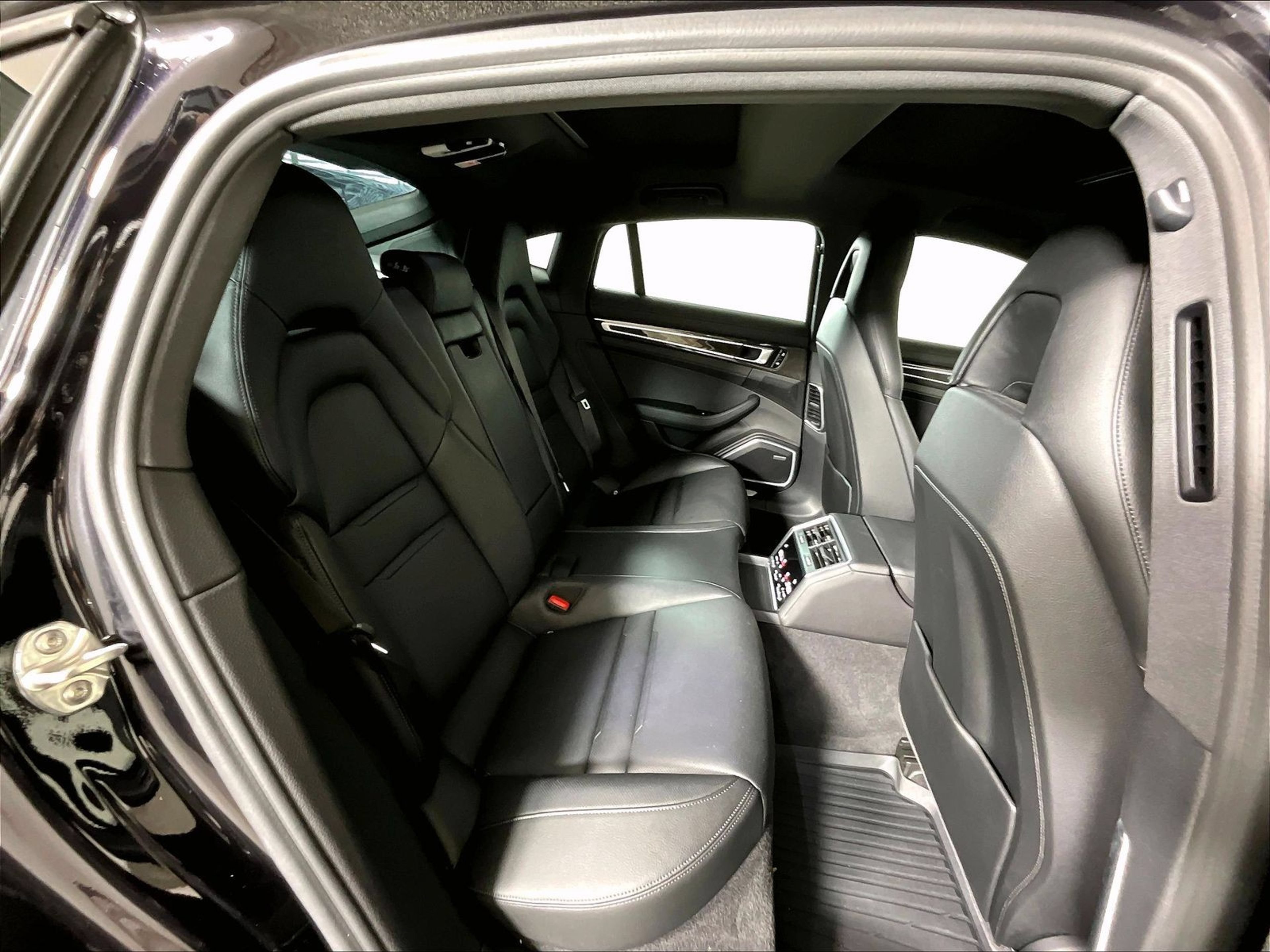 Certified 2021 Porsche Panamera image 19