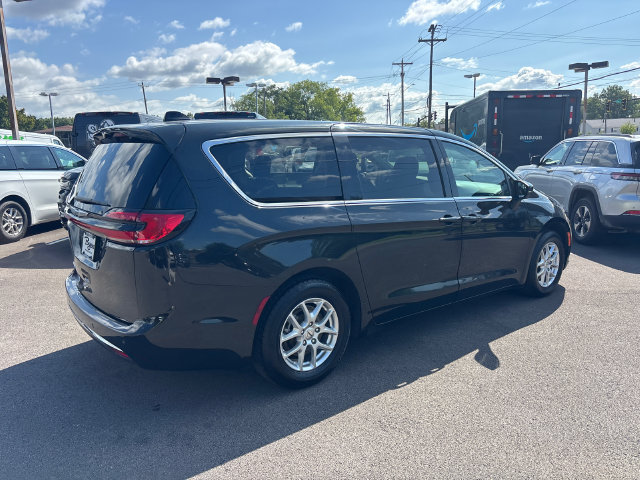 Used 2023 Chrysler Pacifica Touring-L FWD image 29