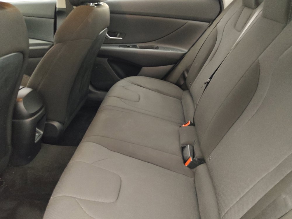 Used 2025 Hyundai Elantra SE image 18