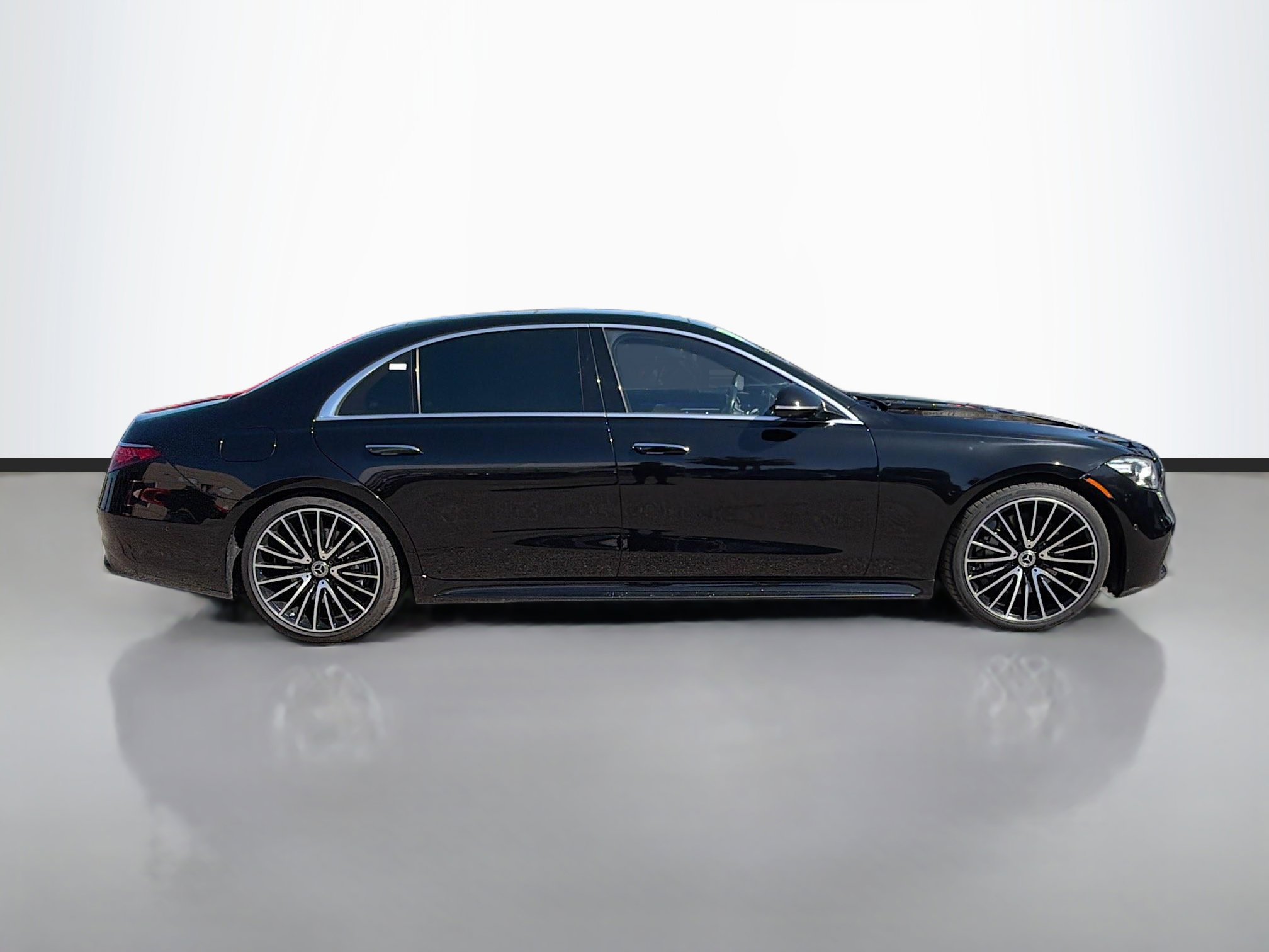 Used 2022 Mercedes-Benz S 580 4MATIC Sedan image 2