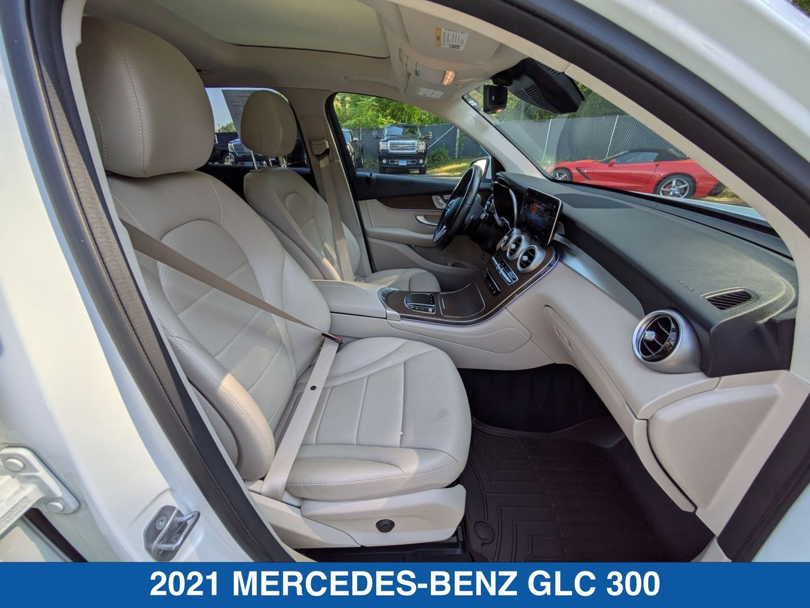 Used 2021 Mercedes-Benz GLC 300 4MATIC image 37
