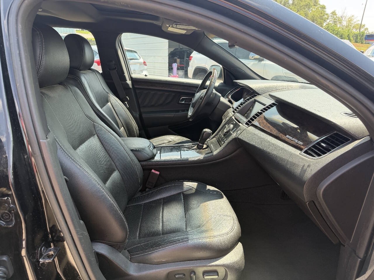 Used 2013 Ford Taurus Limited FWD image 14