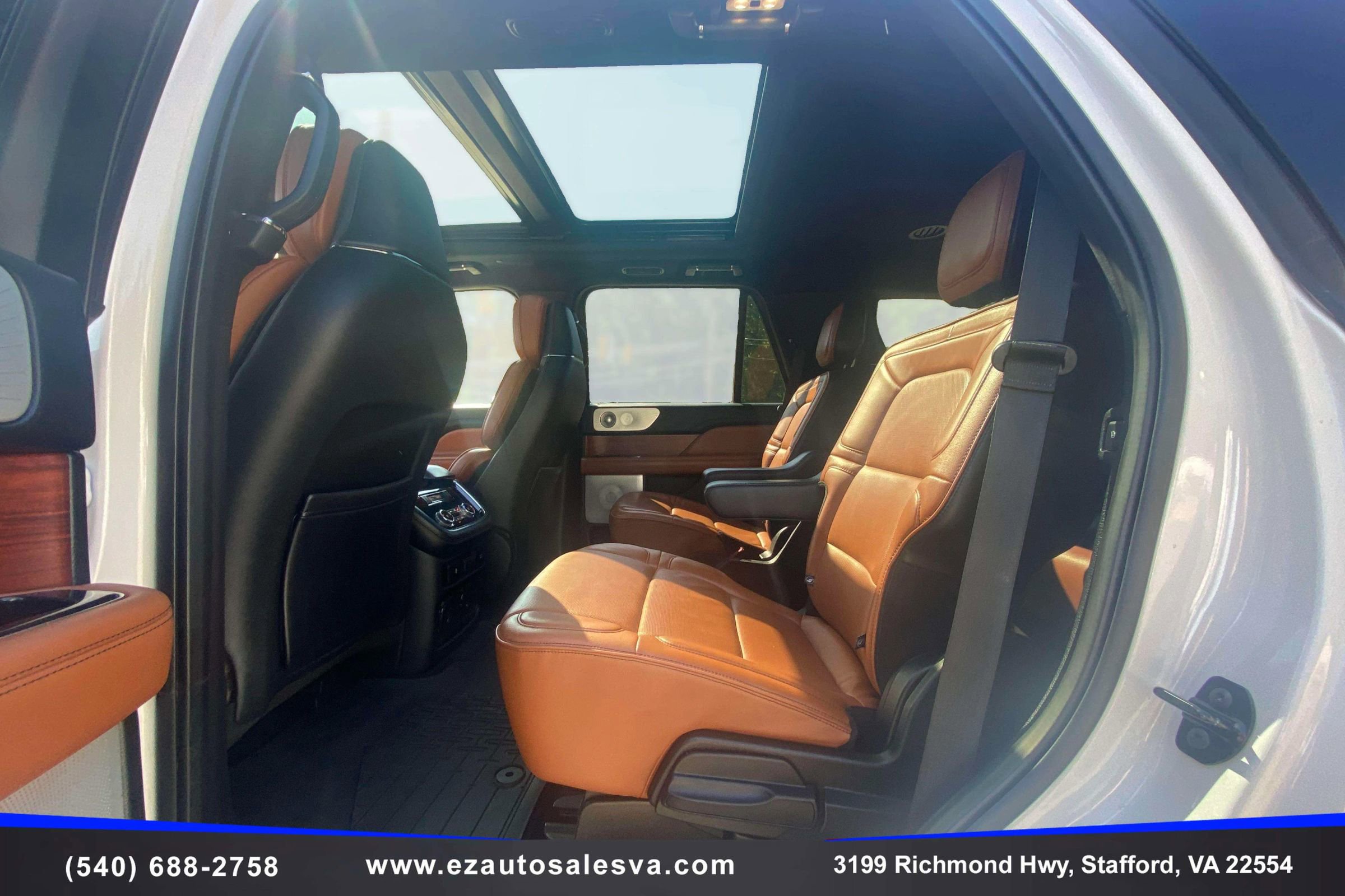 Used 2018 Lincoln Navigator Reserve w/ Technology Package AWD/4WD image 17