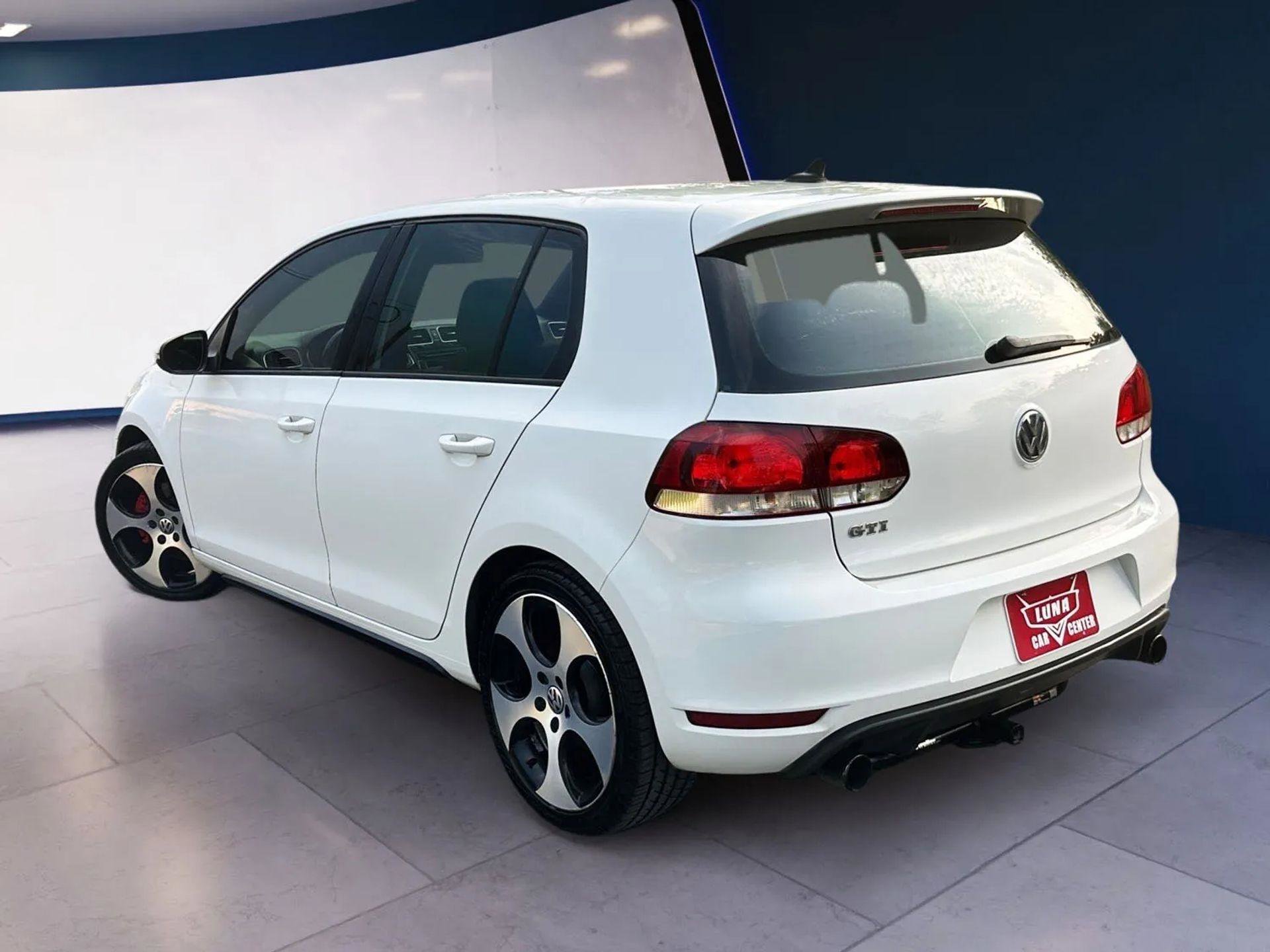 Used 2012 Volkswagen Golf 4-Door FWD image 3