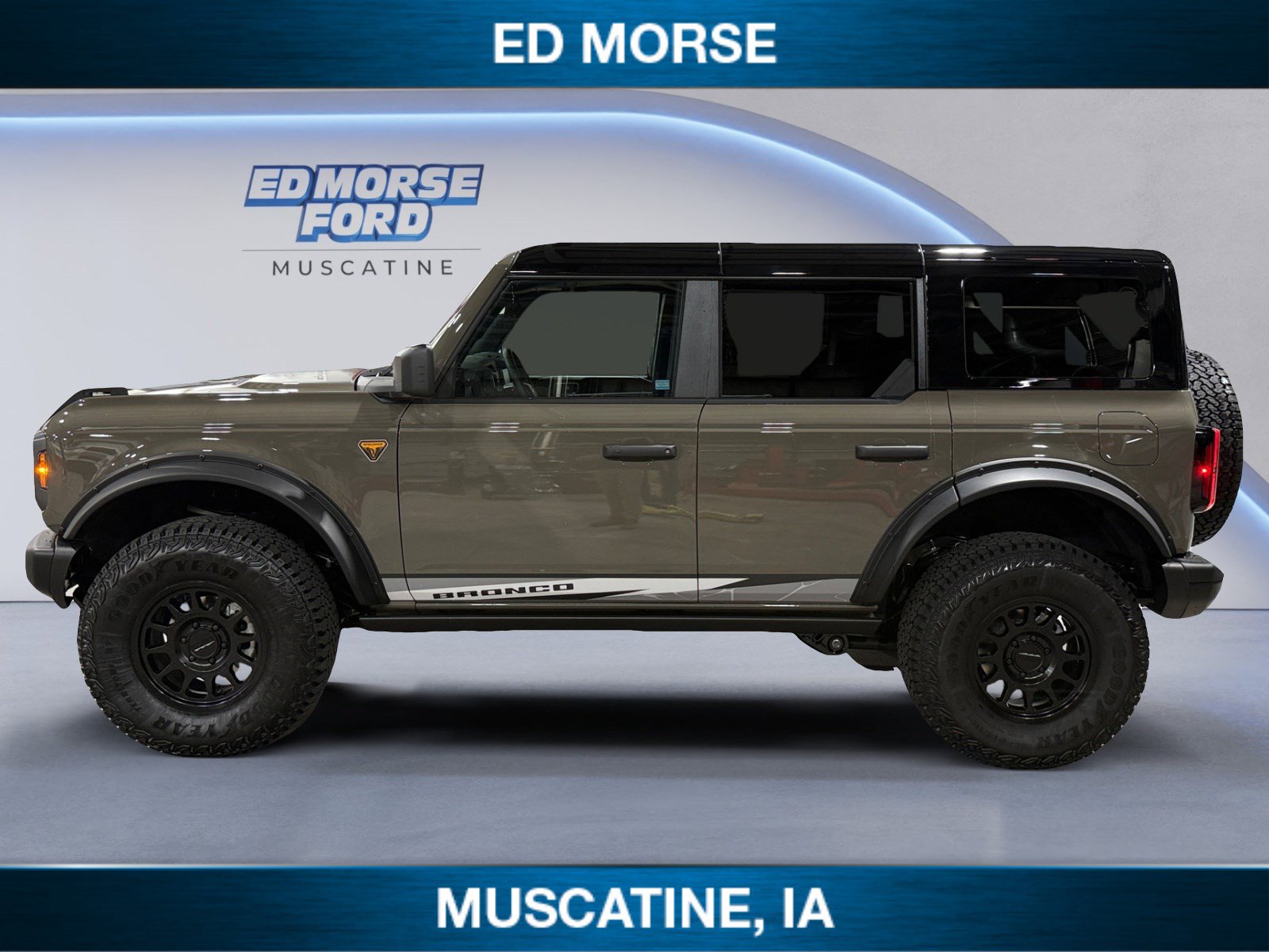 New 2025 Ford Bronco Badlands image 2