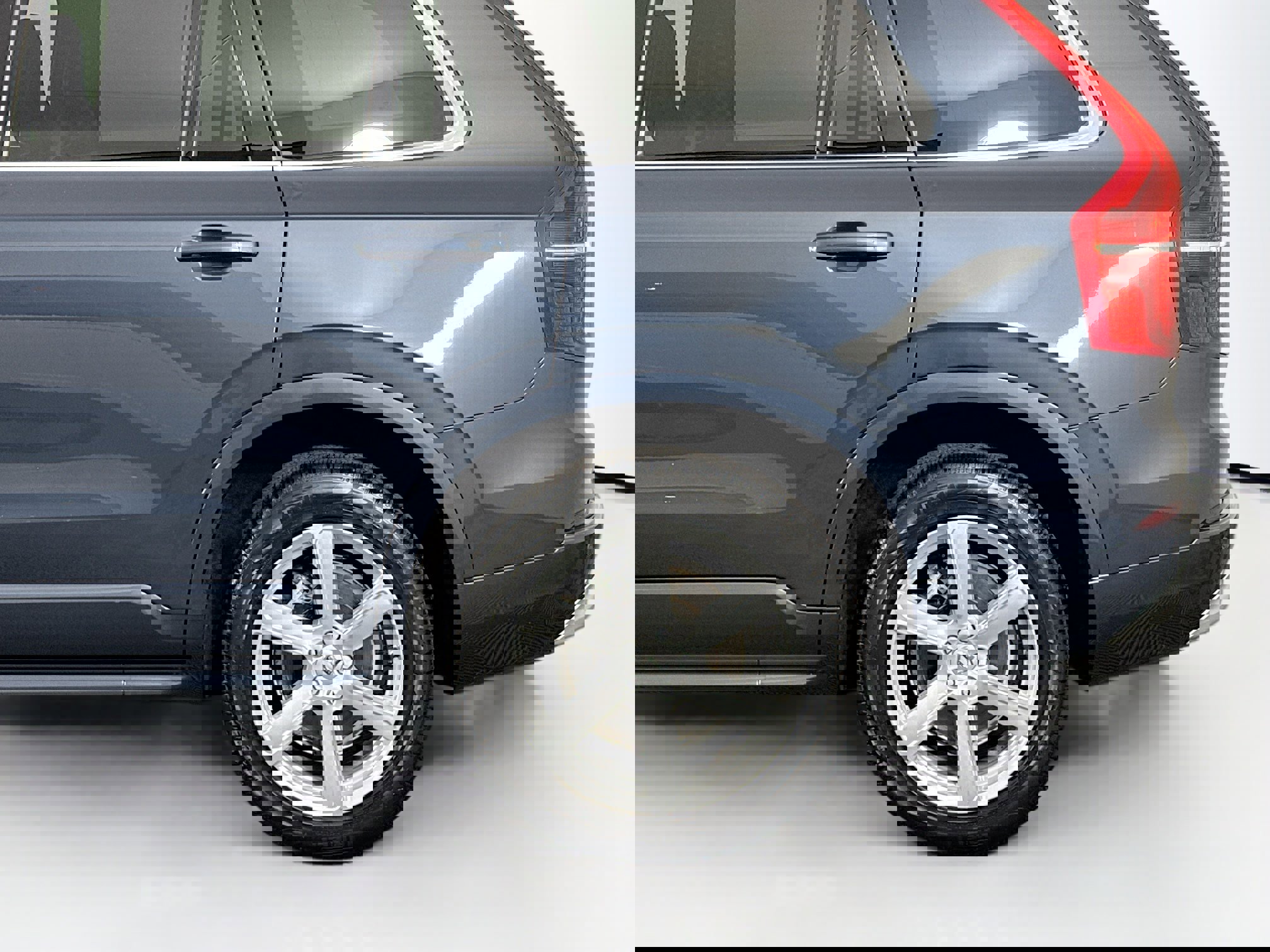 Used 2022 Volvo XC90 T5 Momentum image 46