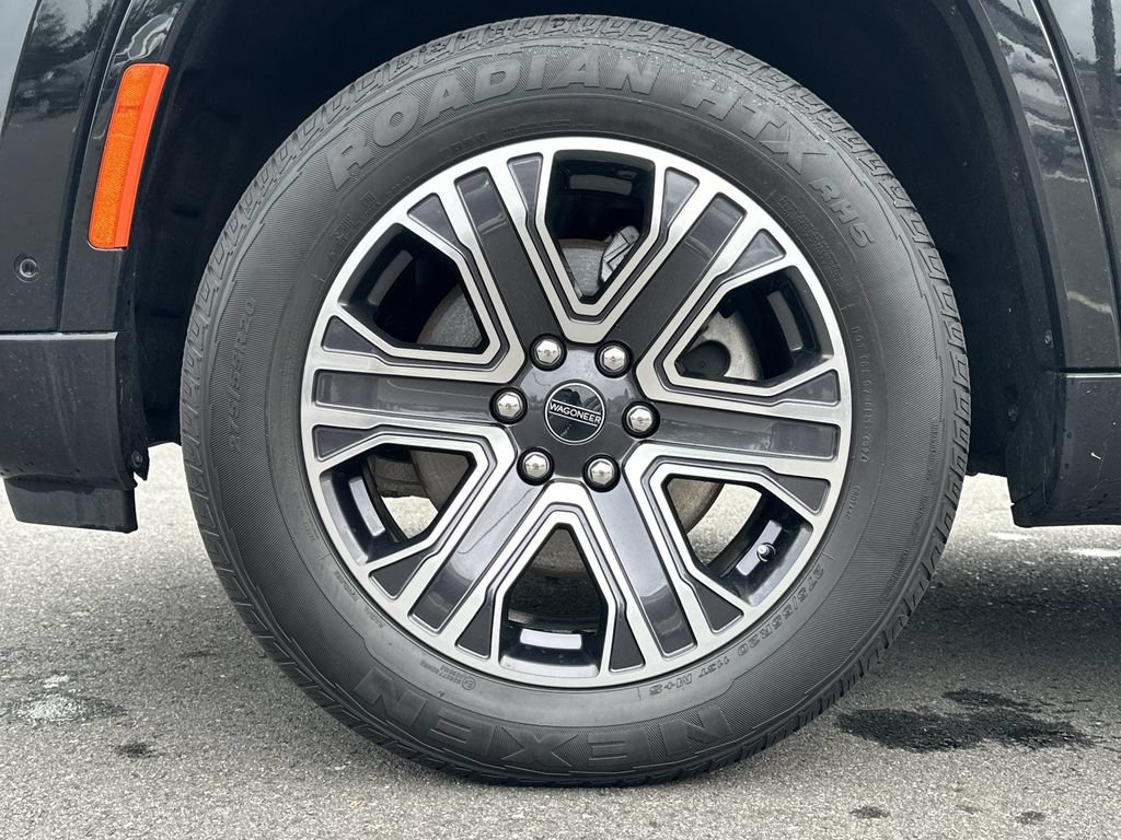 Certified 2025 Jeep Wagoneer 4WD image 17