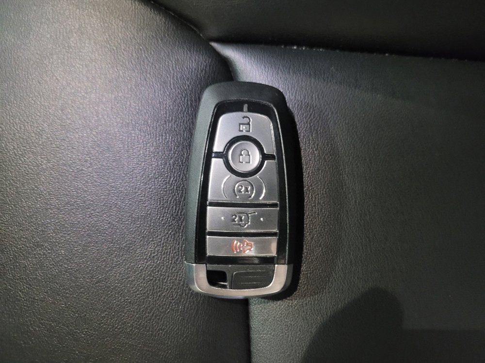 Used 2022 Ford Explorer XLT w/ Equipment Group 202A AWD/4WD image 32