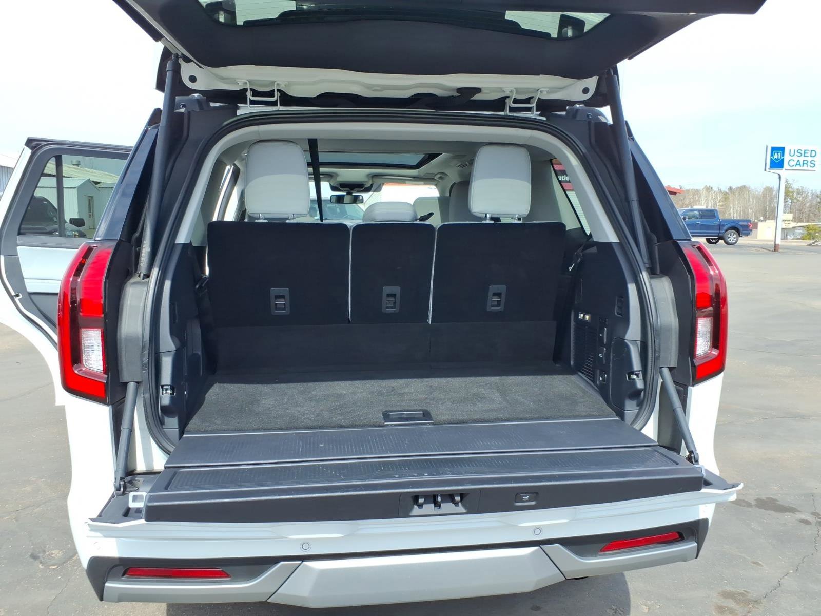 Used 2025 Ford Expedition Platinum w/ Driver's Package AWD/4WD image 15