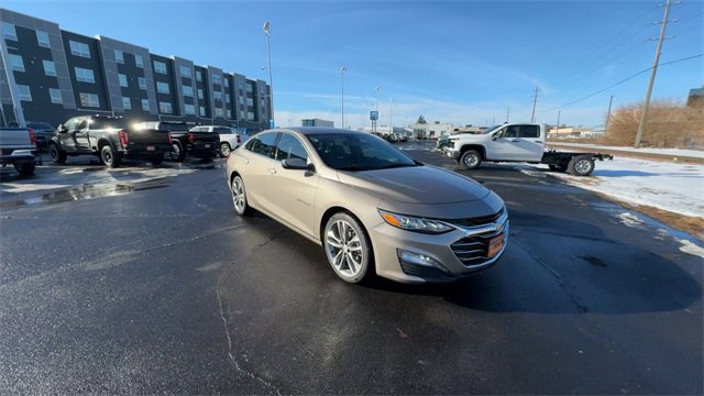 Used 2024 Chevrolet Malibu LT image 2