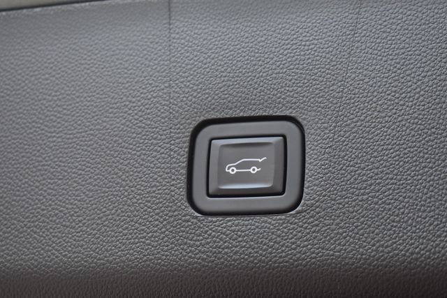Certified 2023 Chevrolet Traverse LT FWD image 19