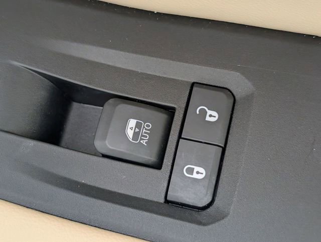 Used 2024 Jeep Grand Cherokee Limited image 35