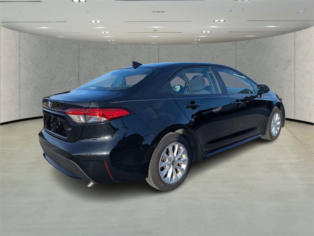 Used 2022 Toyota Corolla LE image 3