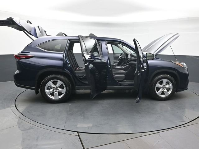 Used 2024 Toyota Highlander LE image 57
