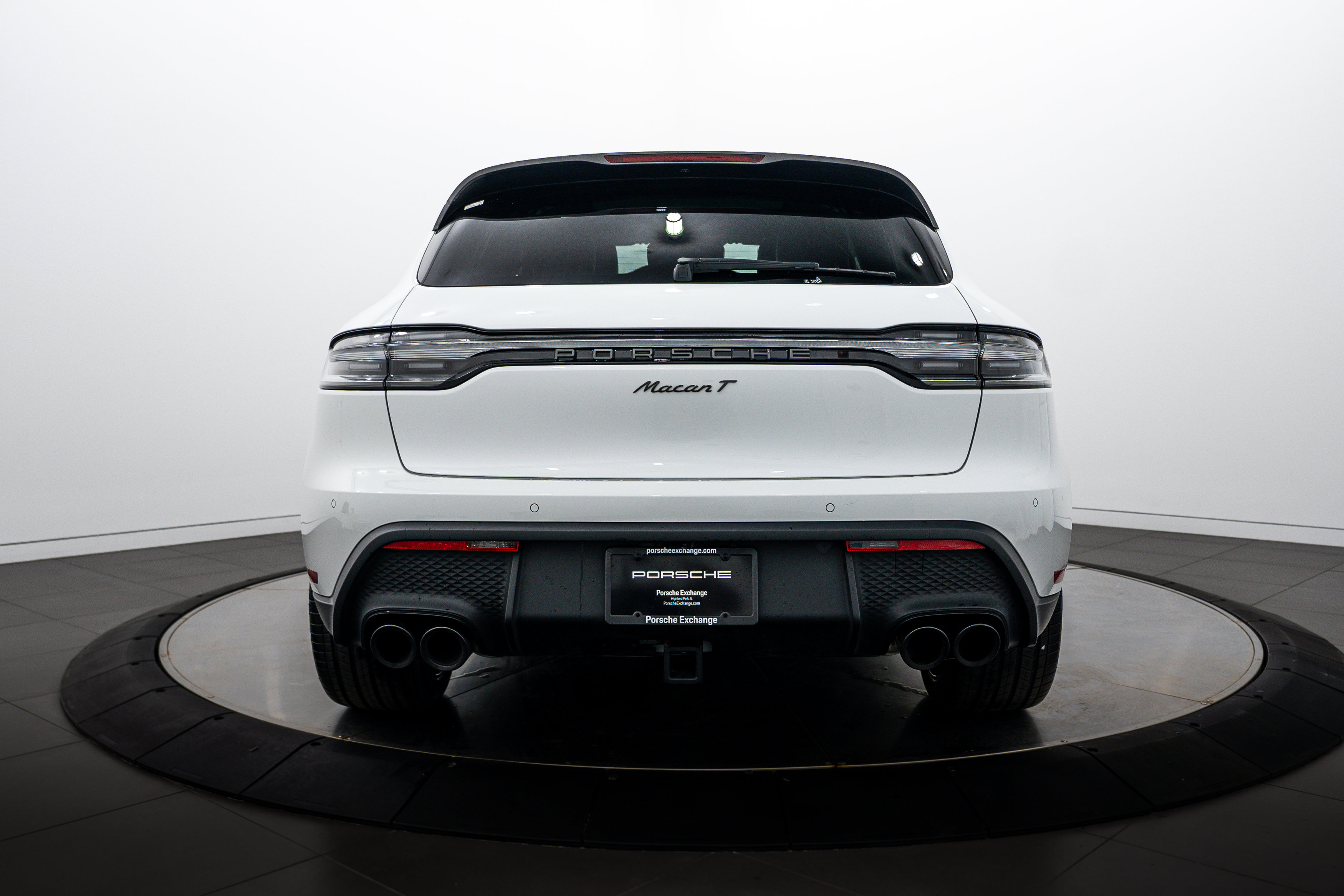Certified 2026 Porsche Macan Turbo AWD/4WD image 6