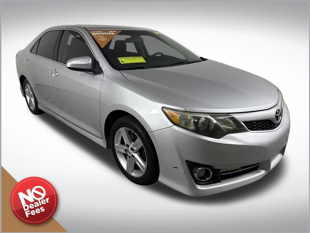Used 2014 Toyota Camry L image 1