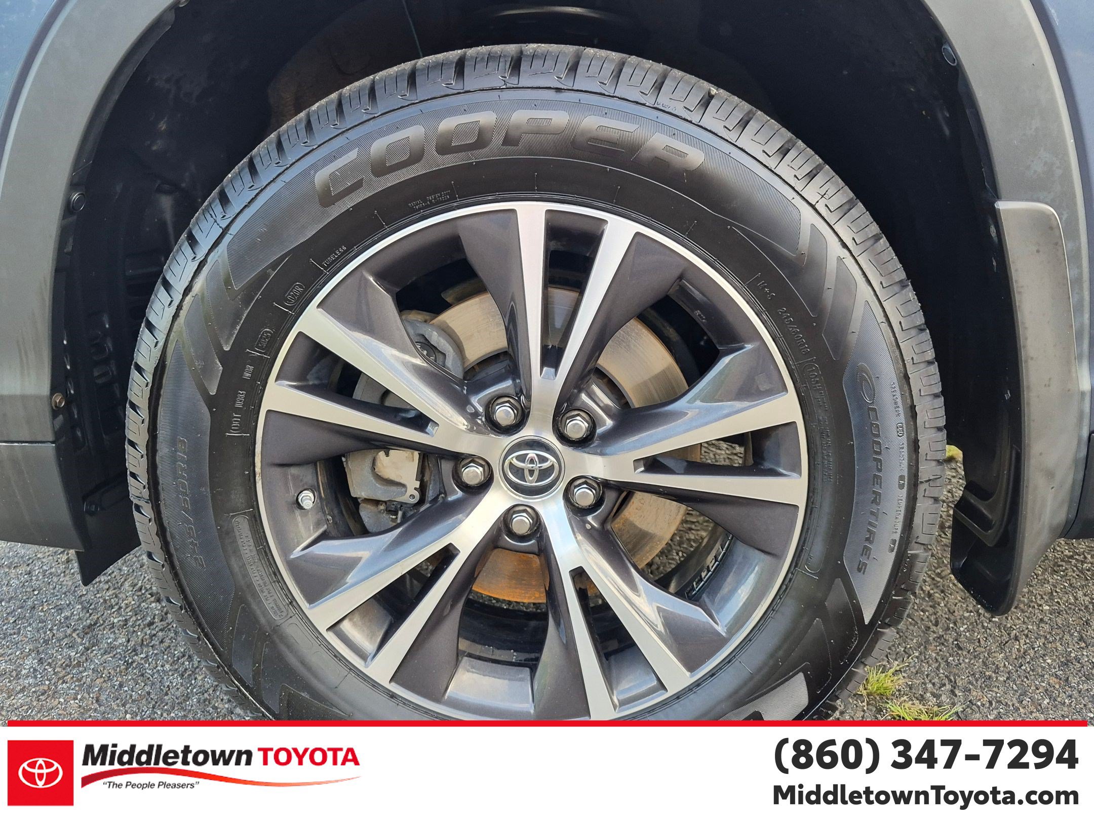 Used 2019 Toyota Highlander Plus AWD/4WD image 9