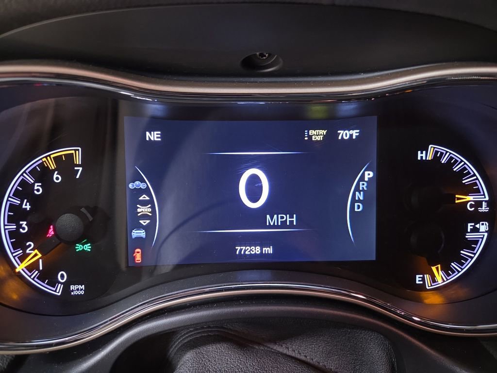 Used 2017 Jeep Grand Cherokee Overland w/ Jeep Active Safety Group image 15