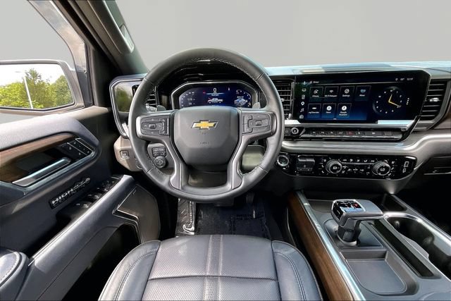 Used 2025 Chevrolet Silverado 1500 High Country w/ Technology Package AWD/4WD image 8