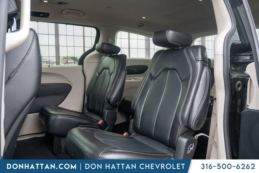 Used 2023 Chrysler Pacifica Touring-L FWD image 19
