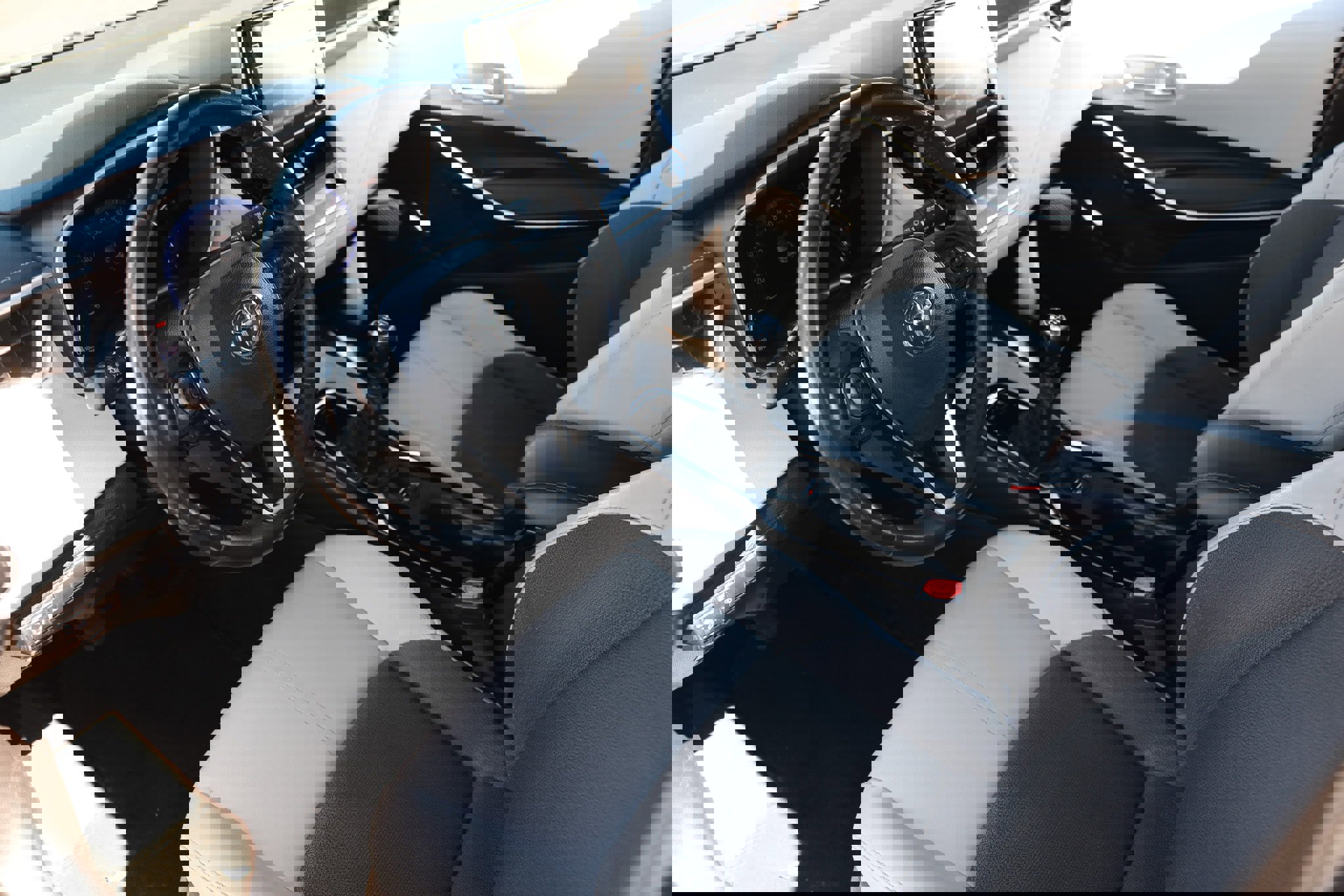 Used 2021 Toyota Corolla XSE image 6