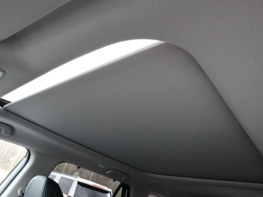 New 2025 Honda Pilot Touring image 23