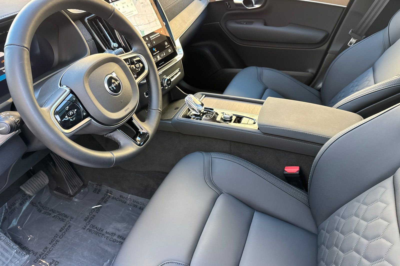 Used 2025 Volvo XC90 B6 Core w/ Protection Package Premier image 9