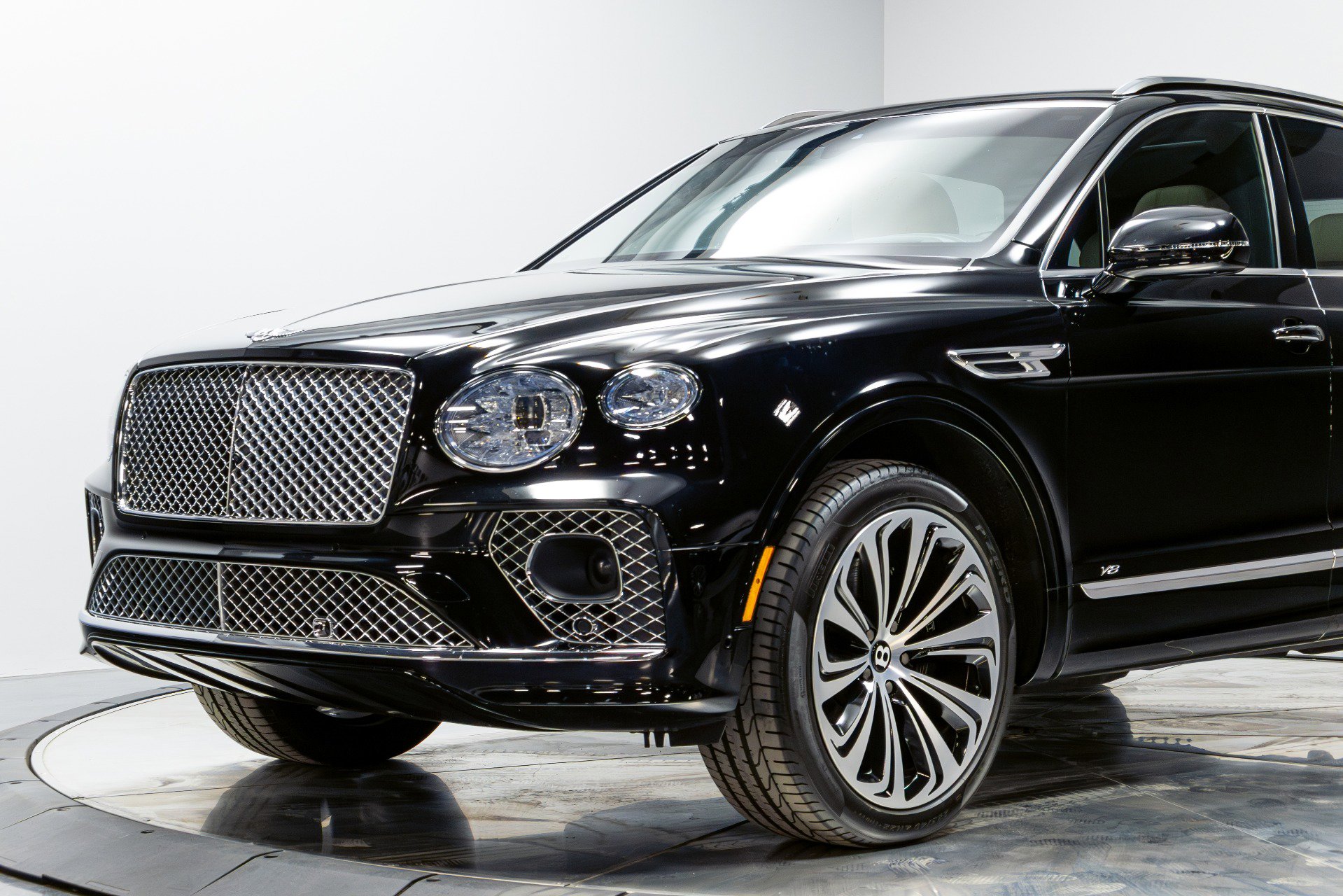 Used 2021 Bentley Bentayga w/ First Edition Specification AWD/4WD image 4