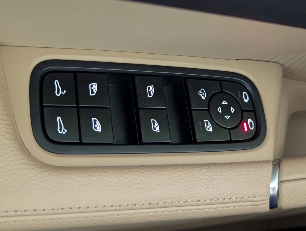 Used 2022 Porsche Cayenne AWD/4WD image 45