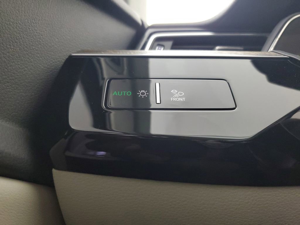 Used 2024 Audi Q8 e-tron Premium Plus w/ Premium Plus Package image 34