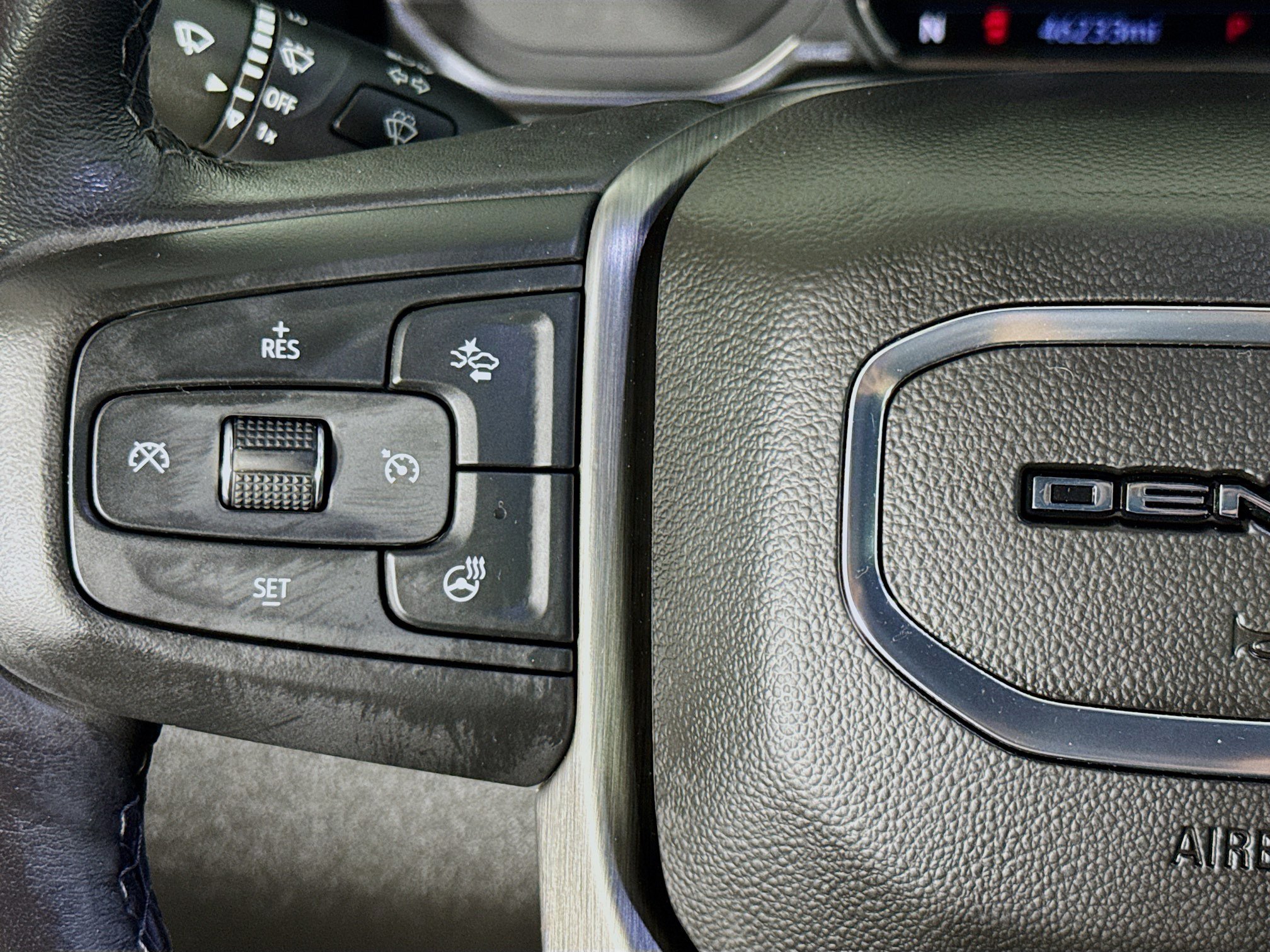 Used 2022 GMC Sierra 2500 Denali w/ Technology Package AWD/4WD image 11