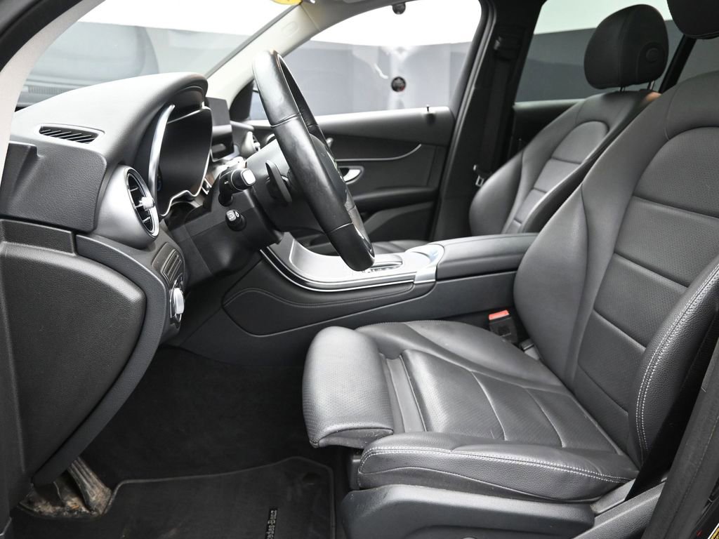 Used 2021 Mercedes-Benz GLC 300 4MATIC image 13