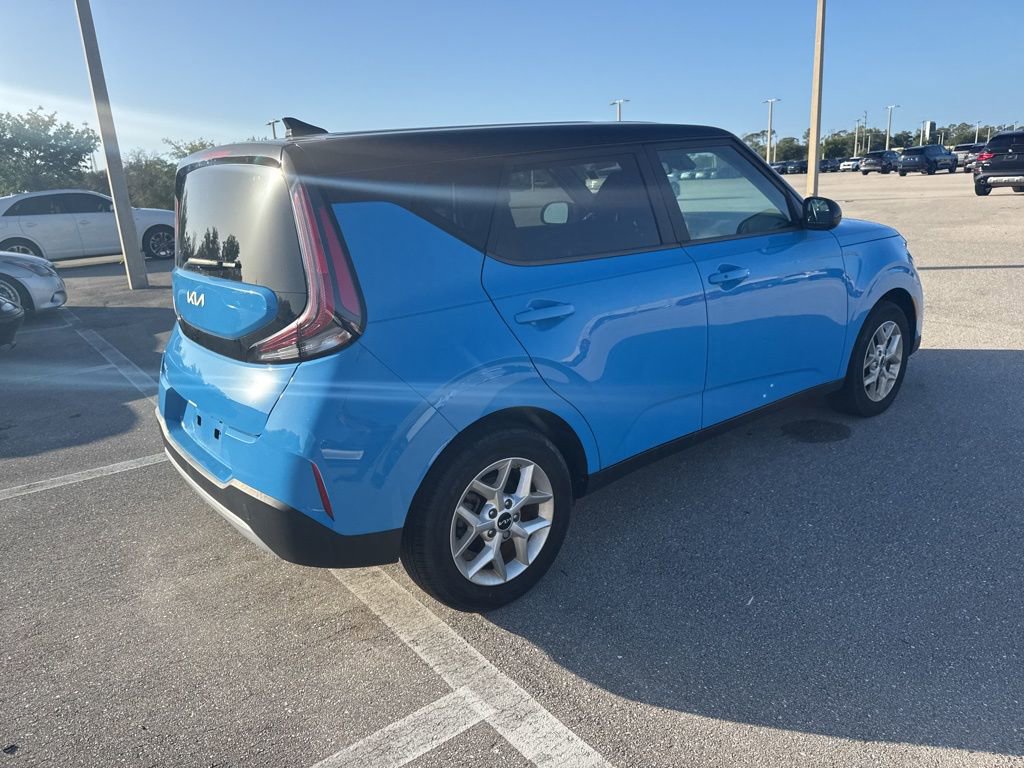 Certified 2024 Kia Soul S image 4