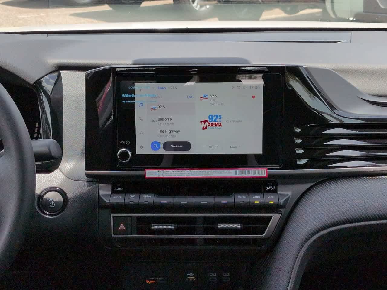 New 2026 Toyota Camry Hybrid FWD image 17