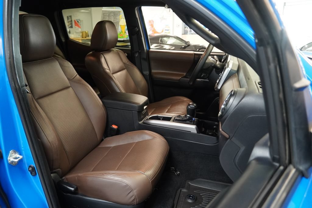Used 2021 Toyota Tacoma Limited AWD/4WD image 35