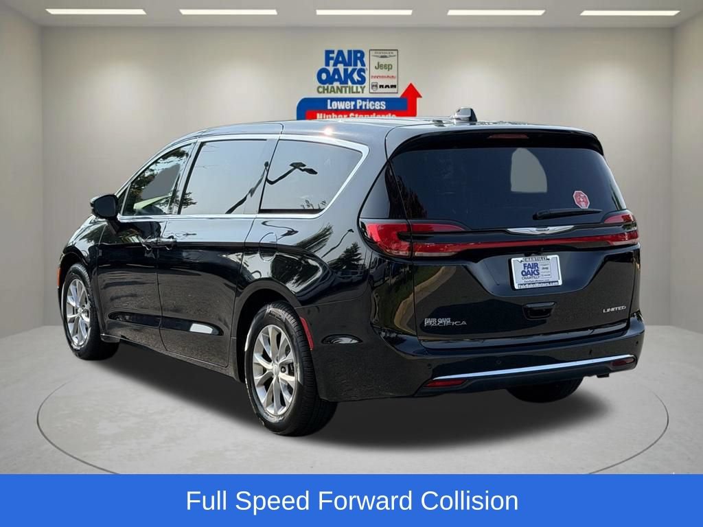 Used 2026 Chrysler Pacifica Limited FWD image 10