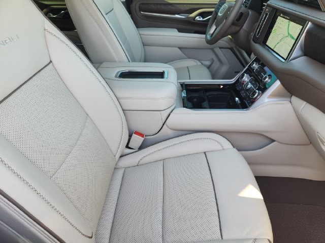 Used 2023 GMC Yukon XL Denali AWD/4WD image 14