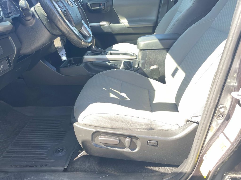 Used 2021 Toyota Tacoma SR5 AWD/4WD image 16