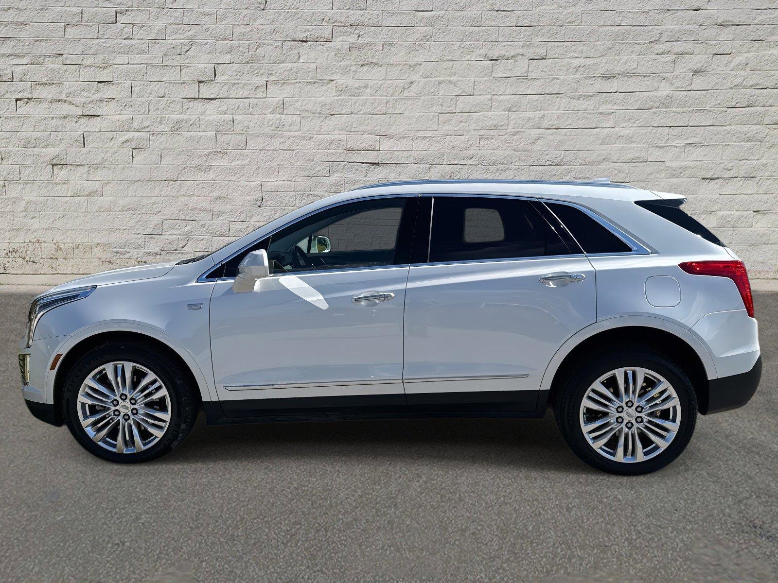 Used 2018 Cadillac XT5 Premium Luxury image 2