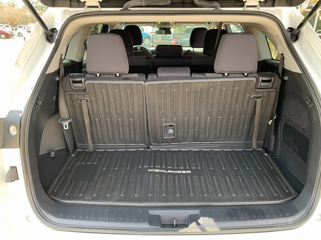 Used 2023 Toyota Highlander L image 7
