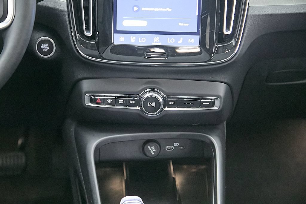 Certified 2024 Volvo XC40 B5 Ultimate w/ Climate Package AWD/4WD image 26