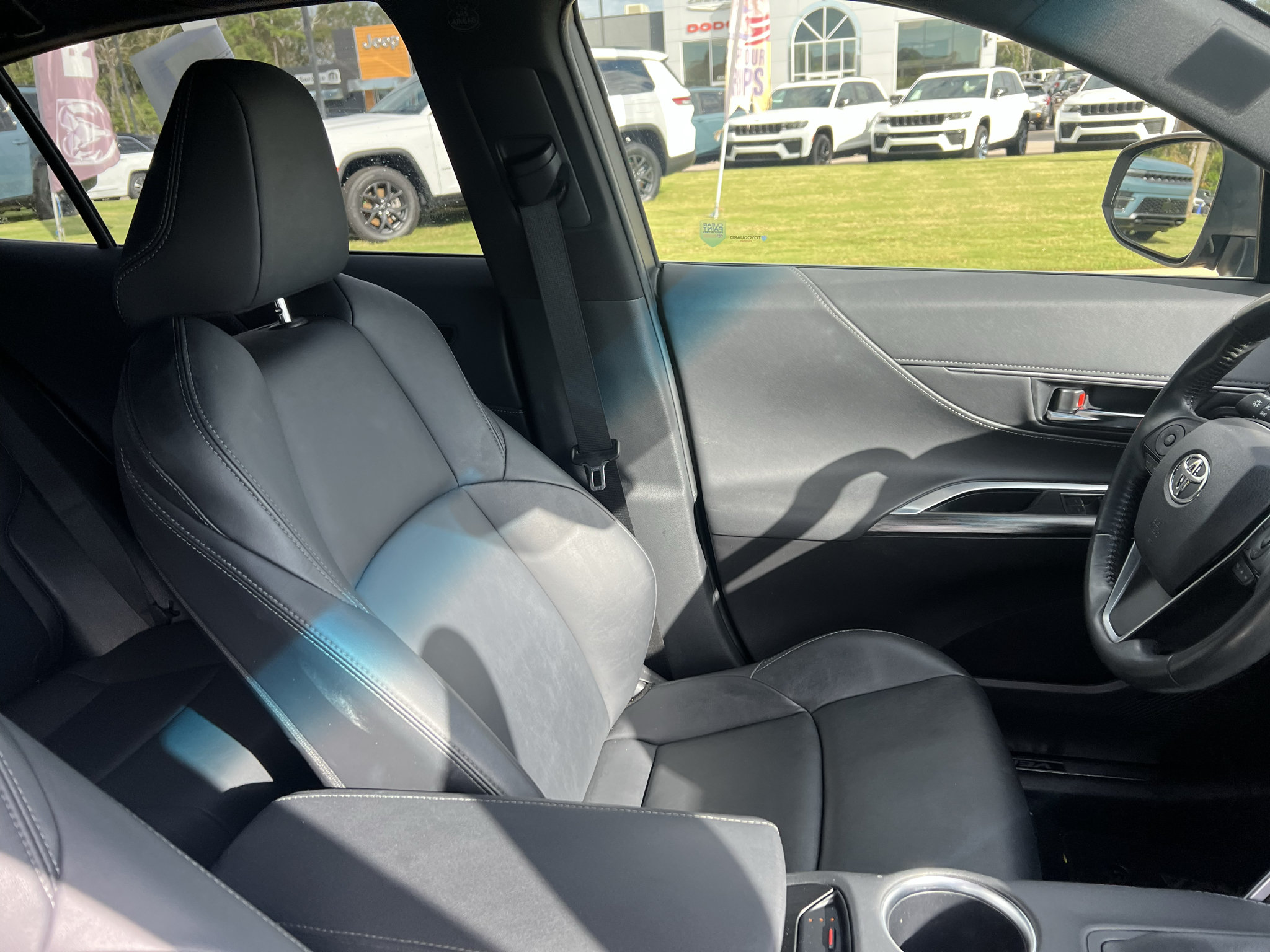 Used 2022 Toyota Venza XLE AWD/4WD image 13
