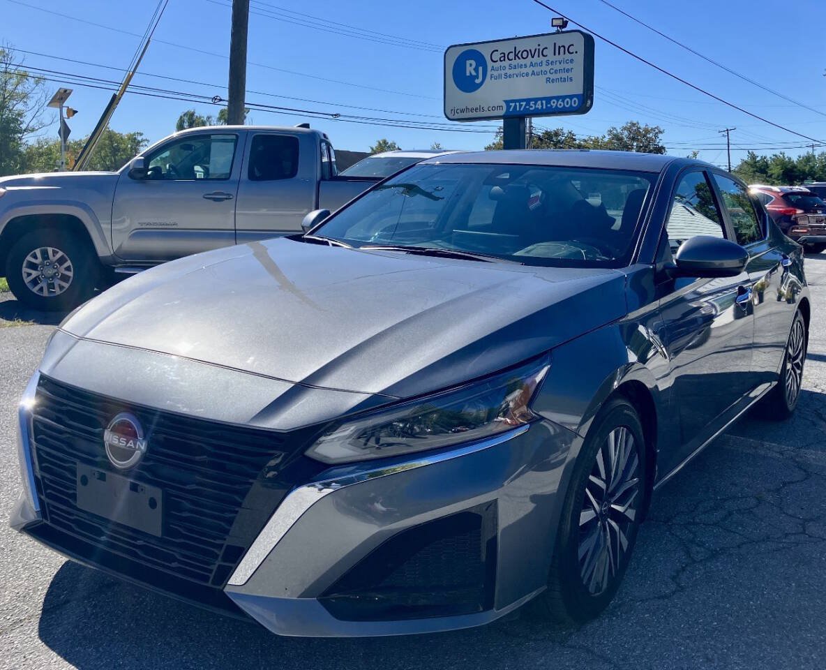Used 2024 Nissan Altima 2.5 SV w/ SV Premium Package FWD image 2