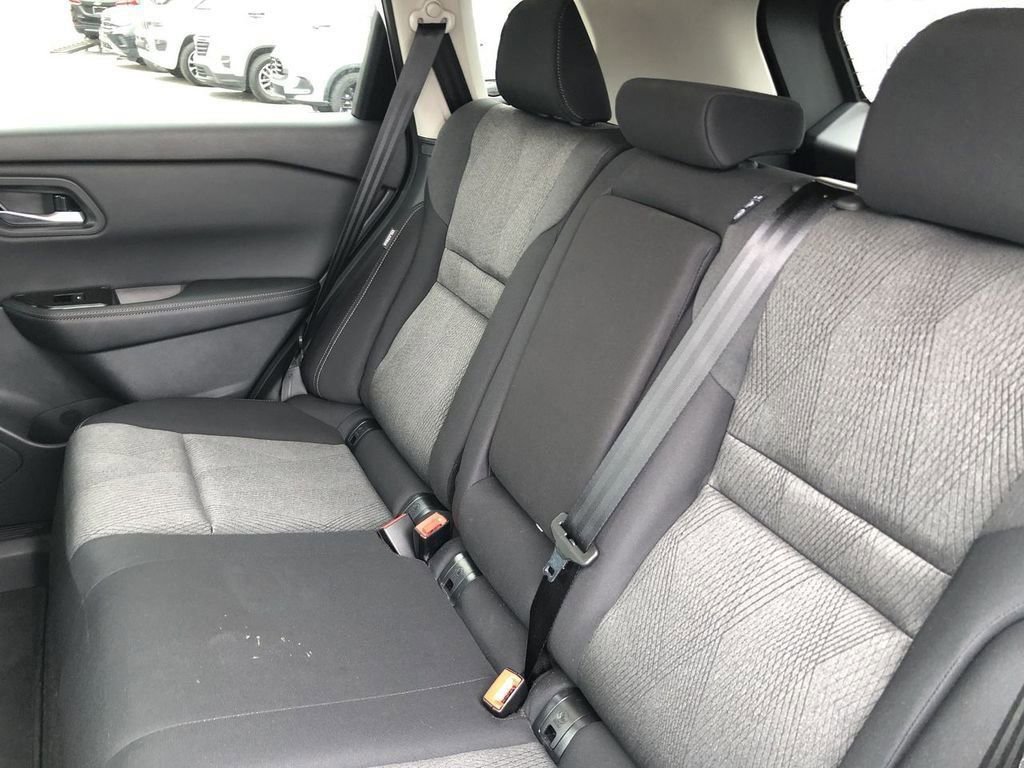 Used 2026 Nissan Rogue SV AWD/4WD image 12