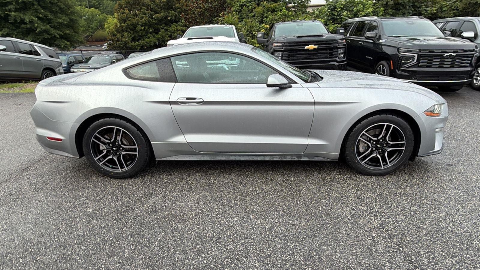 Used 2020 Ford Mustang Premium RWD image 7