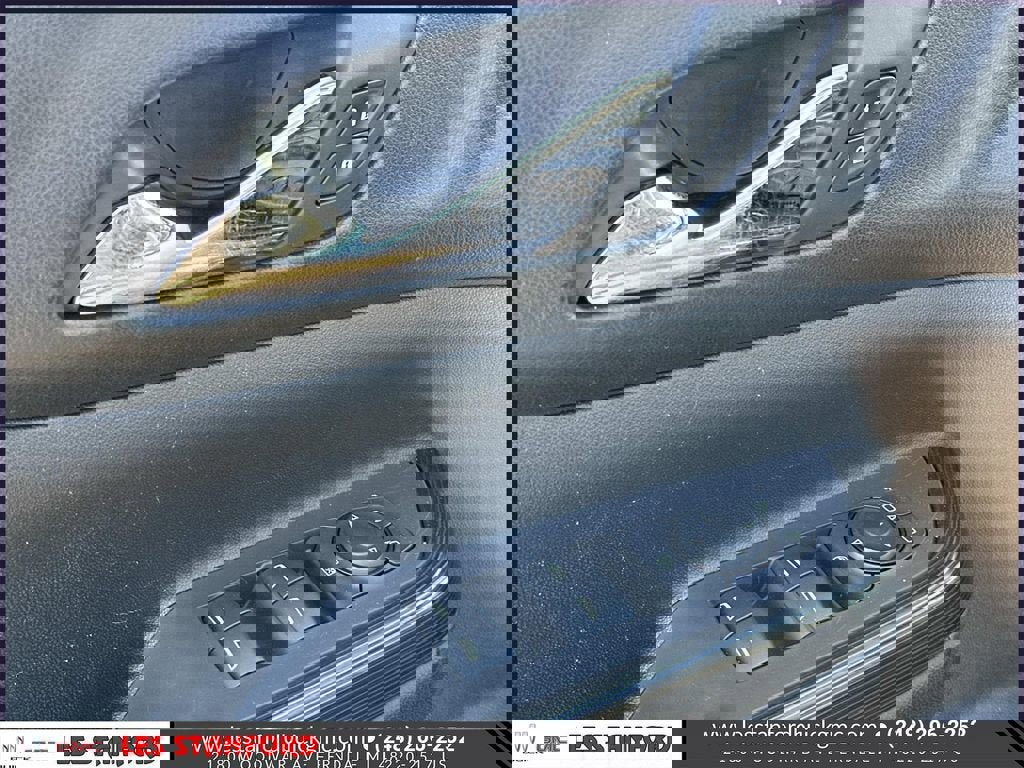 Used 2018 GMC Acadia SLT w/ LPO, Floor Liner Package image 17