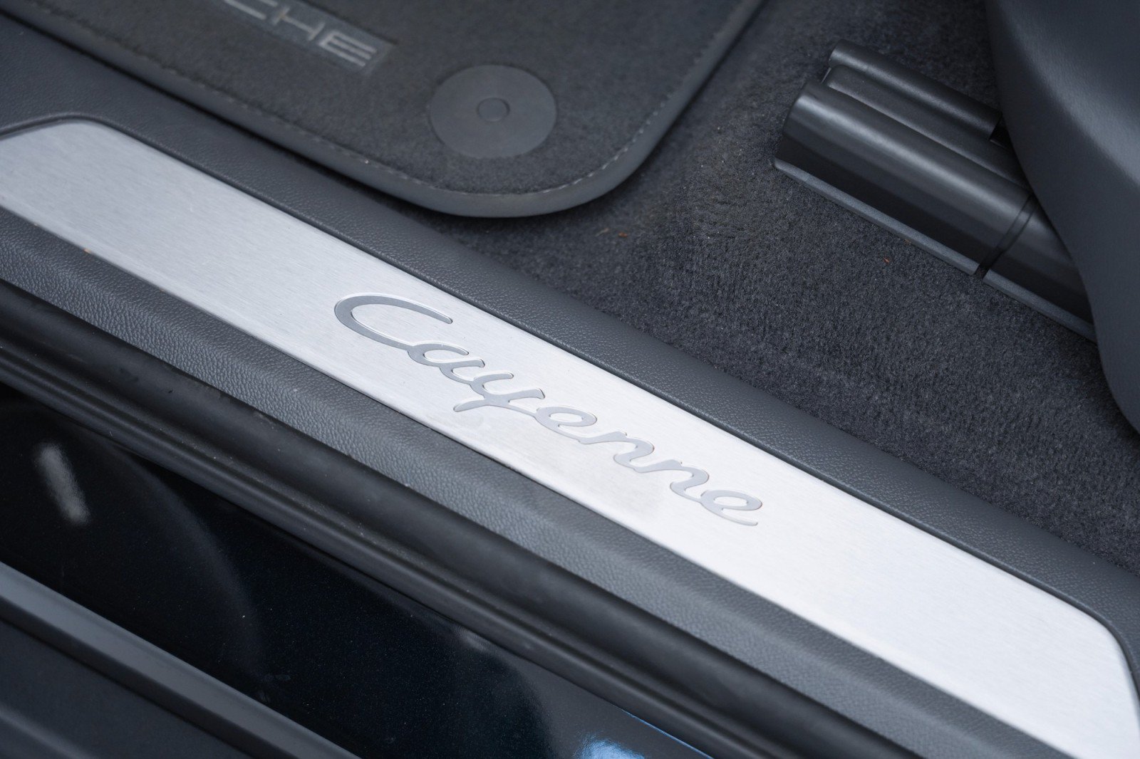 Certified 2020 Porsche Cayenne AWD/4WD image 12