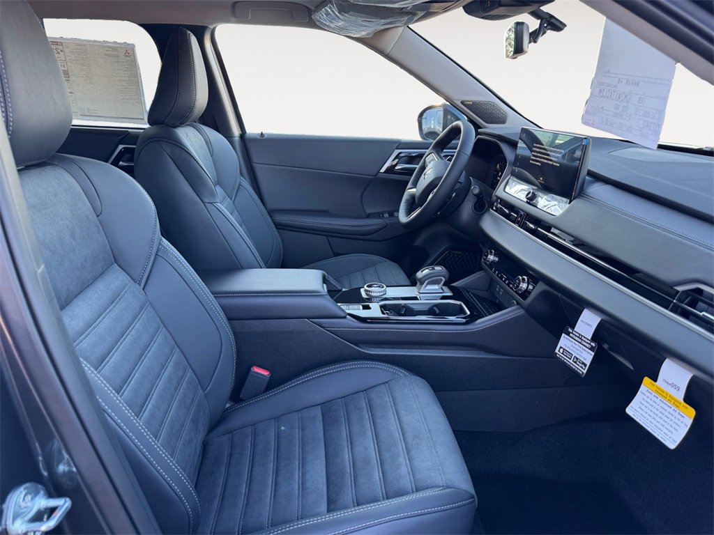 New 2026 Mitsubishi Outlander SE image 15