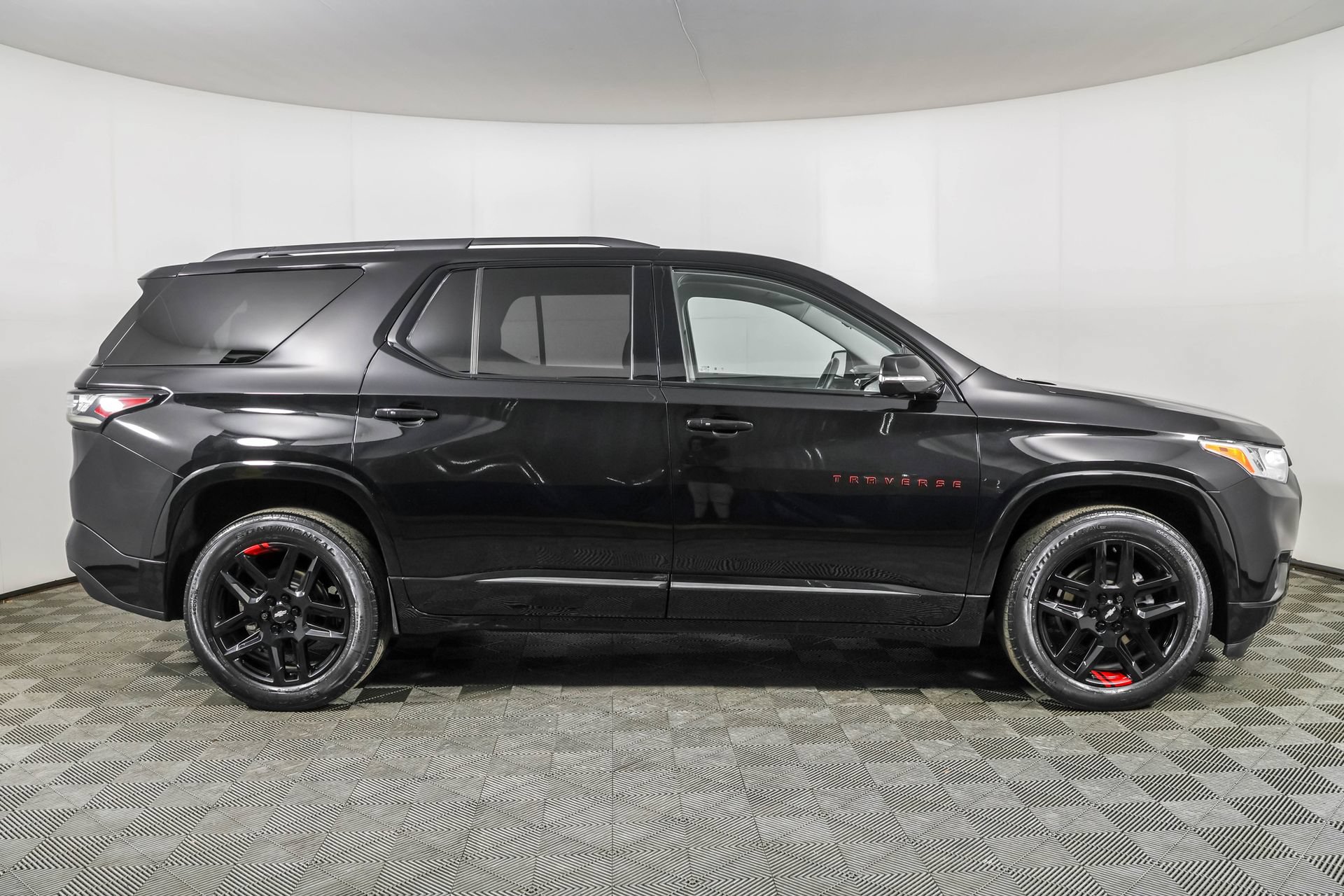 Used 2020 Chevrolet Traverse Premier w/ Redline Edition AWD/4WD image 16